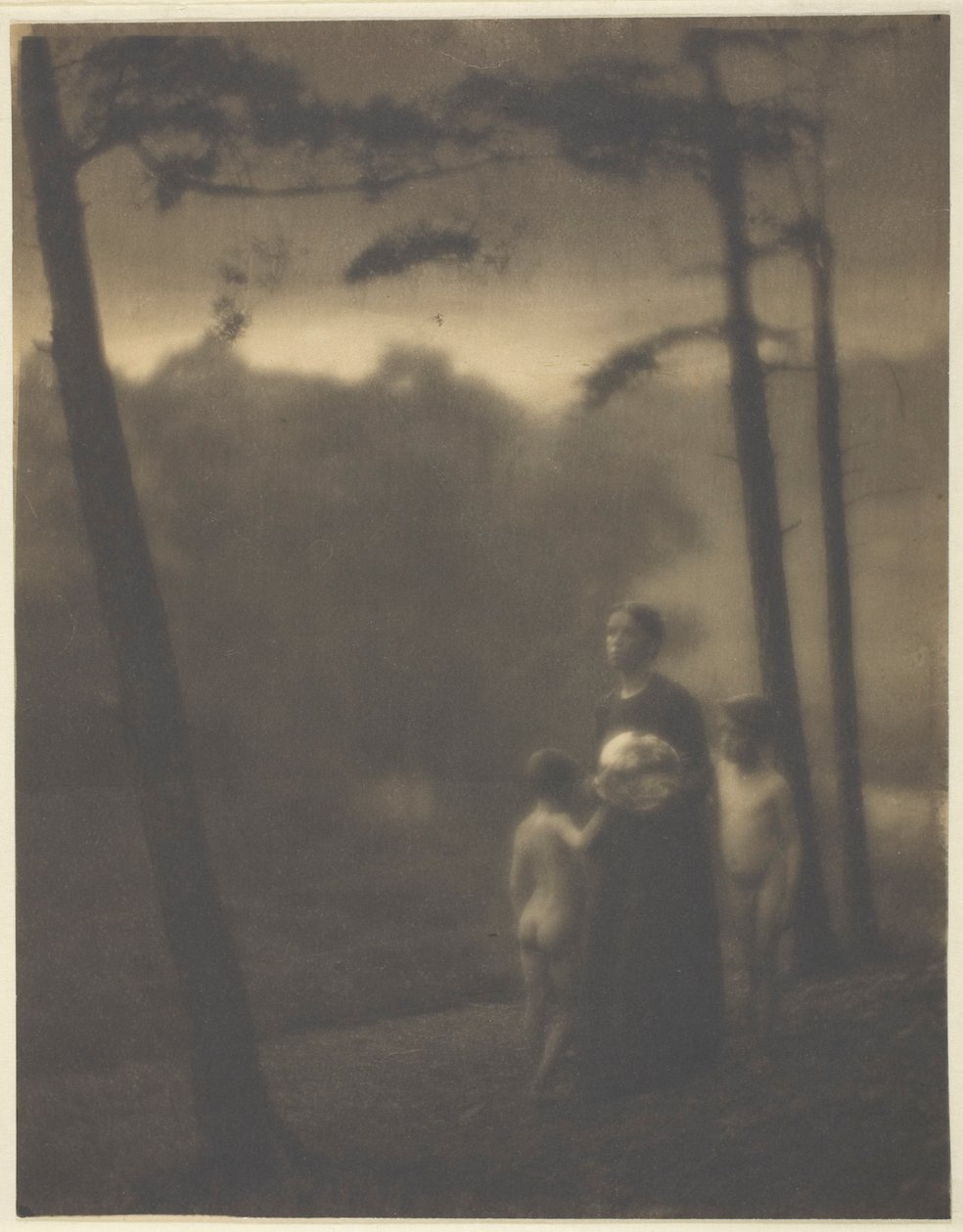 Este – anya és fiúk alkotó: Clarence H. White