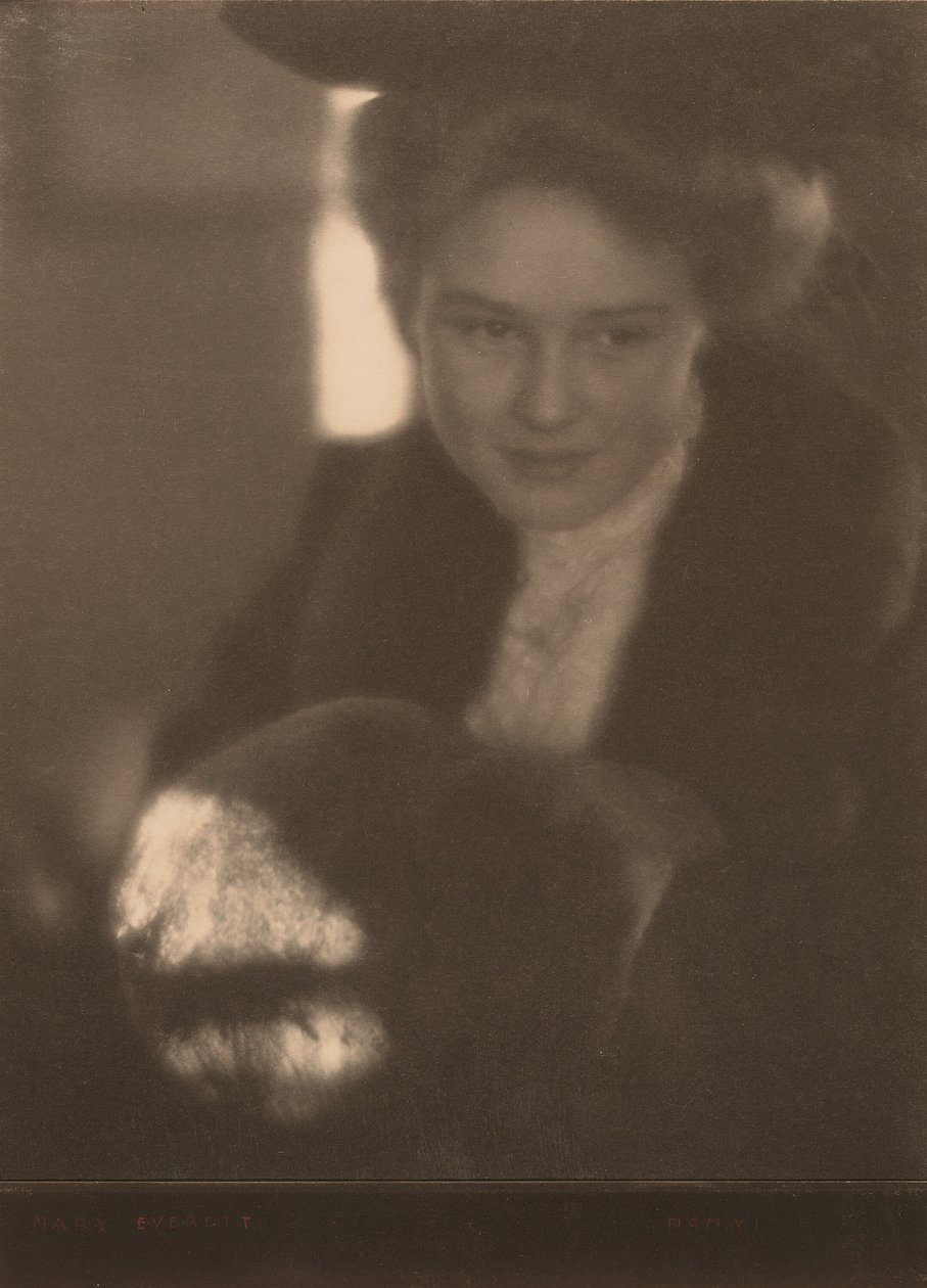 Lány muffal, 1906. alkotó: Clarence H White