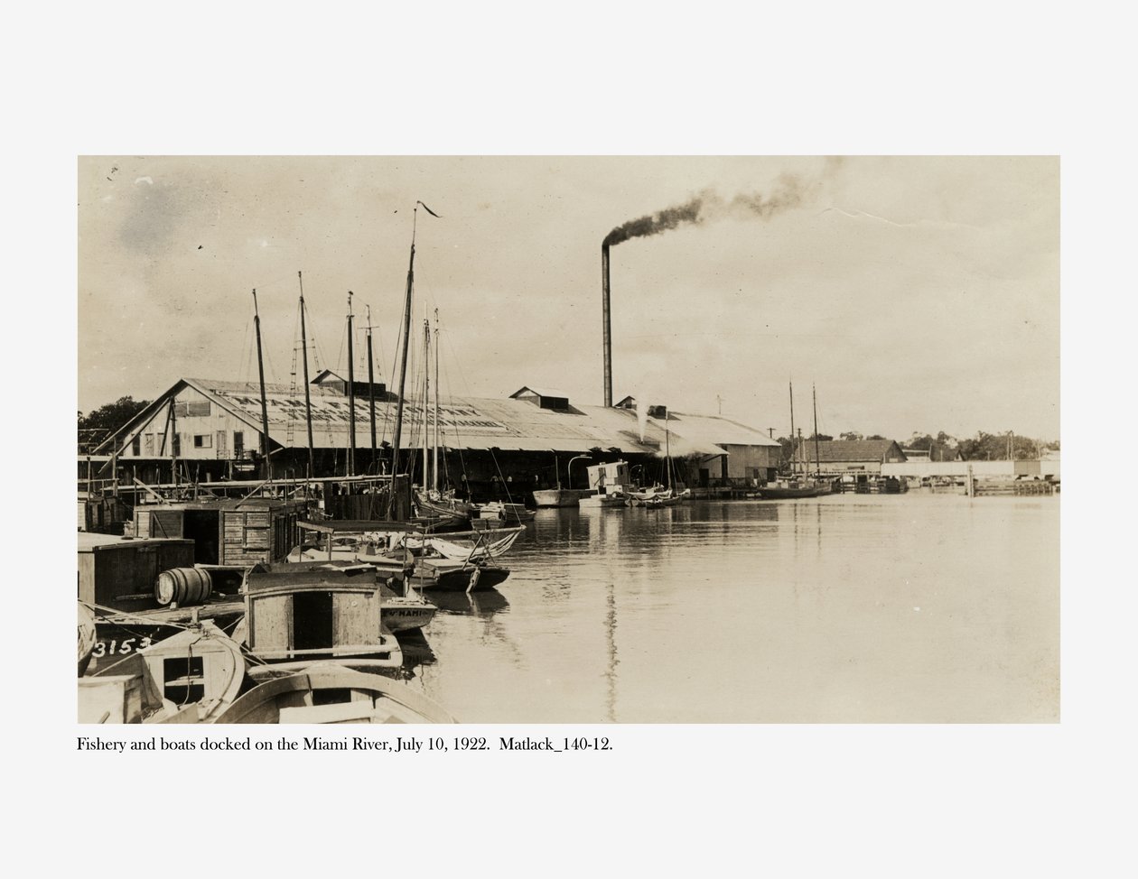 Halászati és kikötött hajók a Miami folyón, 1922. július 10. alkotó: Claude C. Matlack