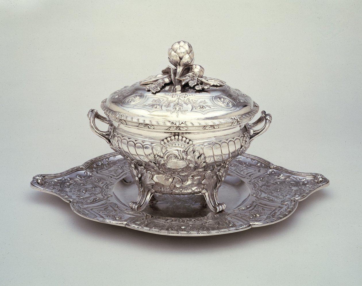 Tureen állványon alkotó: Claude Hyacinthe Nicolas Souchet