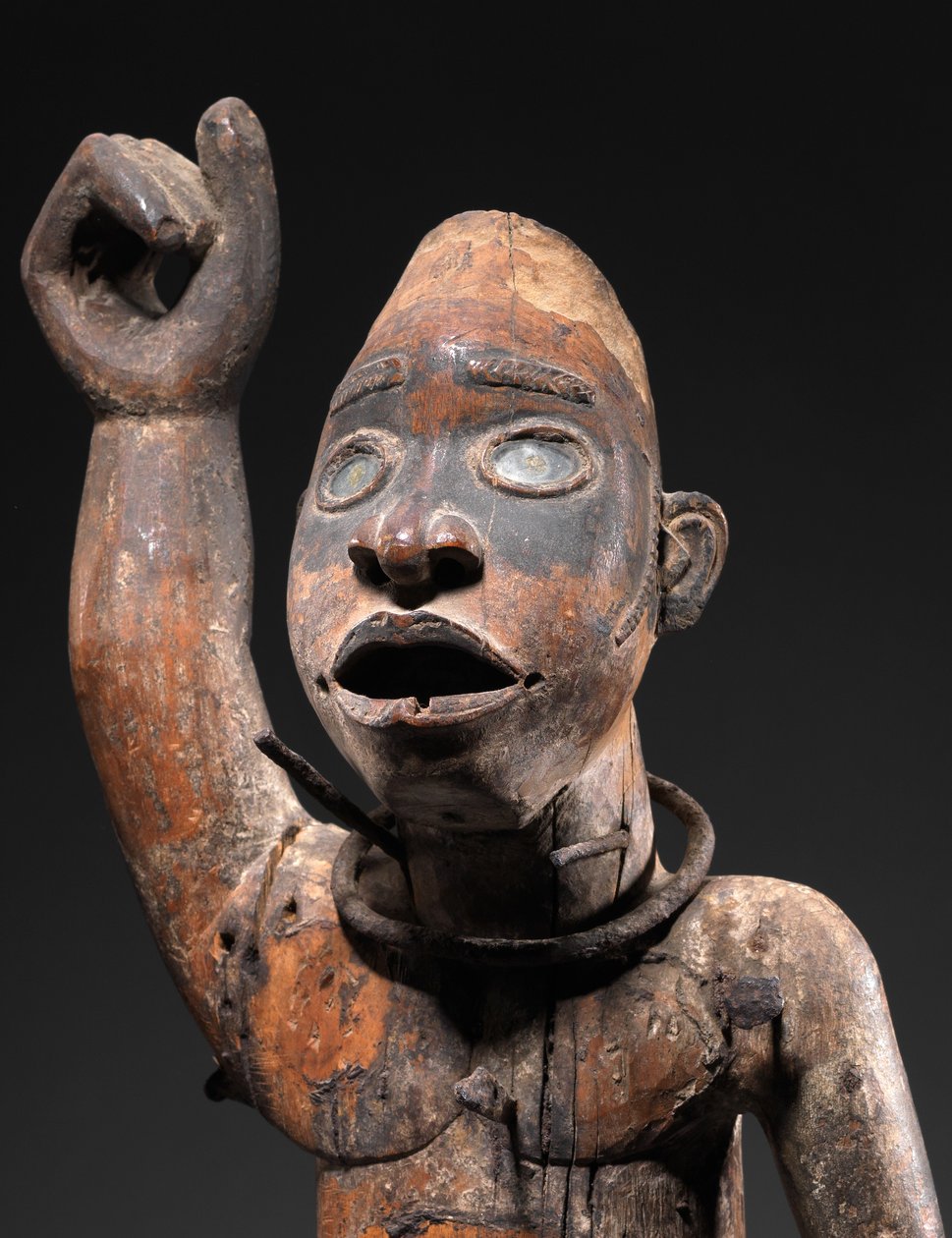 Nkisi (fa, vas és üveg) alkotó: Congolese