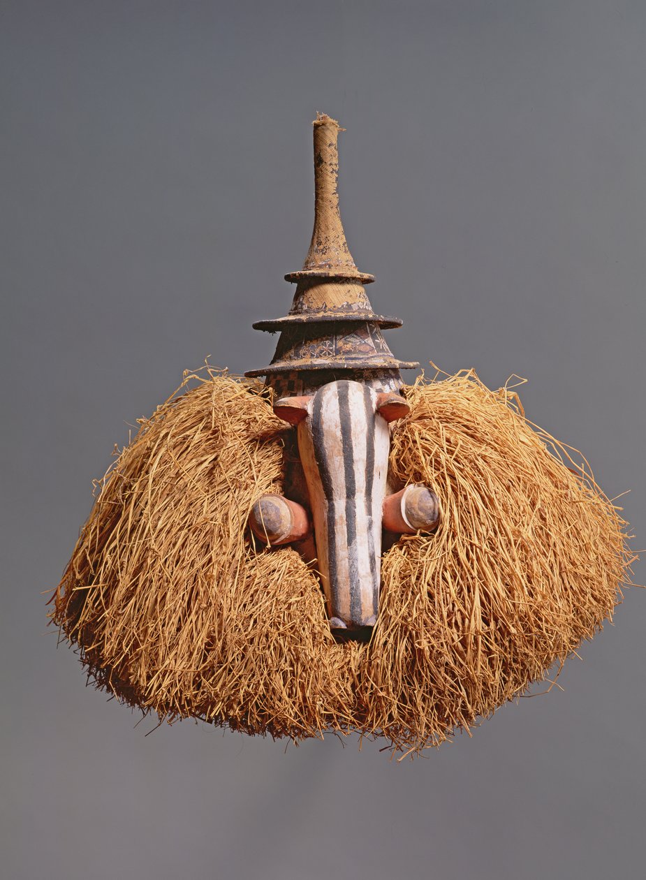 Zoomorf maszk (fa és rost) (lásd még: 181651, 181652) alkotó: Congolese
