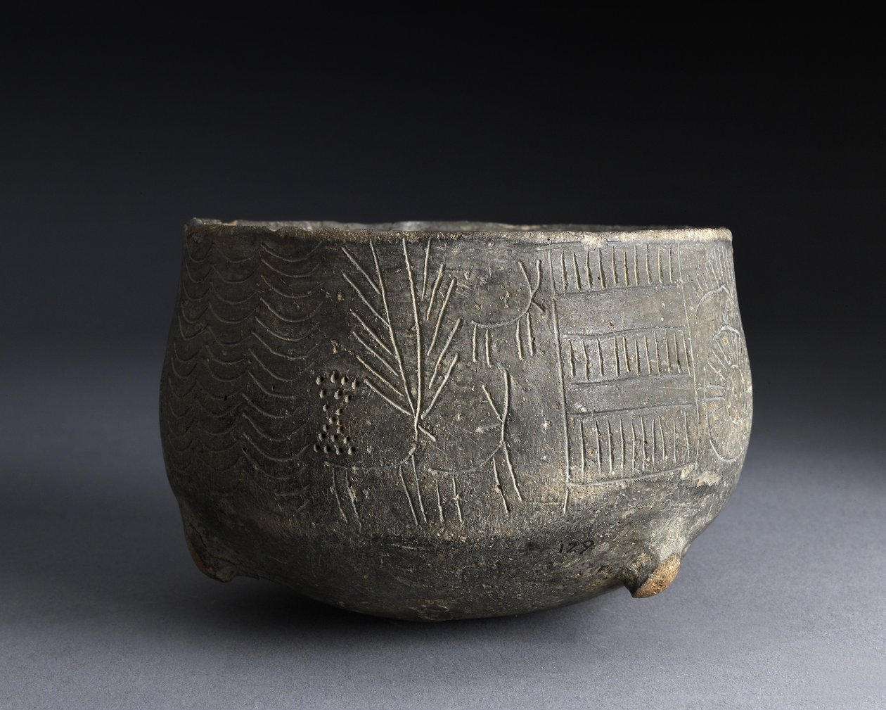 Tál, szarvasbikákat ábrázoló bekarcolt díszítéssel, Los Millaresből, Spanyolországból, rézkor, ie 2000 körül (kerámia) alkotó: Copper Age