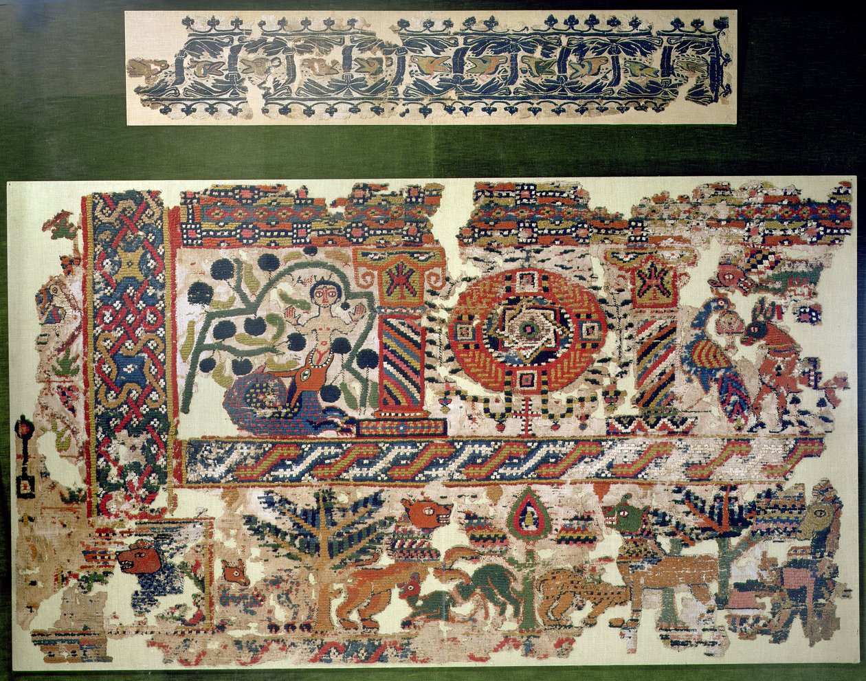 Jónást és a bálnát ábrázoló textiltöredék (vászon és gyapjú) alkotó: Coptic