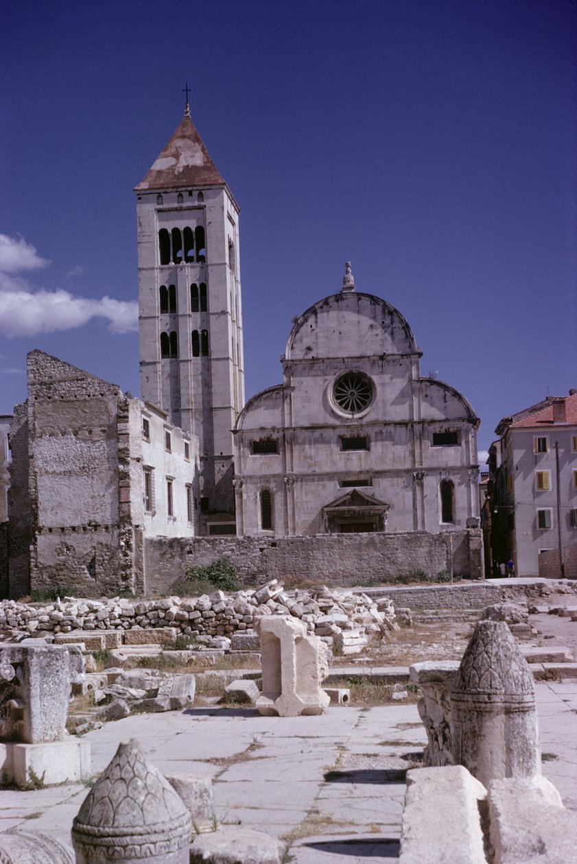 A templom homlokzata 1091-ben épült alkotó: Croatian School