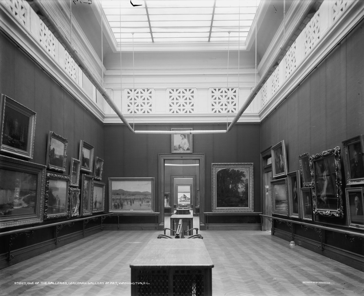 Az egyik galéria, Corcoran Gallery of Art, Washington, D.C., 1905-1915 alkotó: Detroit Publishing Co.