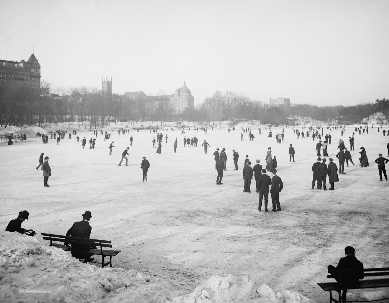 Korcsolyázás a New York-i Central Parkban, 1900-2006 körül alkotó: Detroit Publishing Co.
