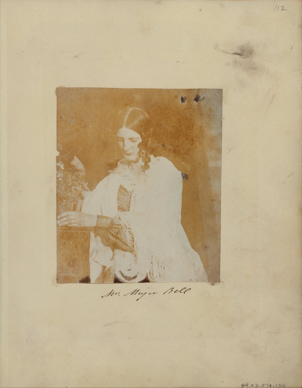 Mrs. Bell őrnagy alkotó: Dr. John Adamson