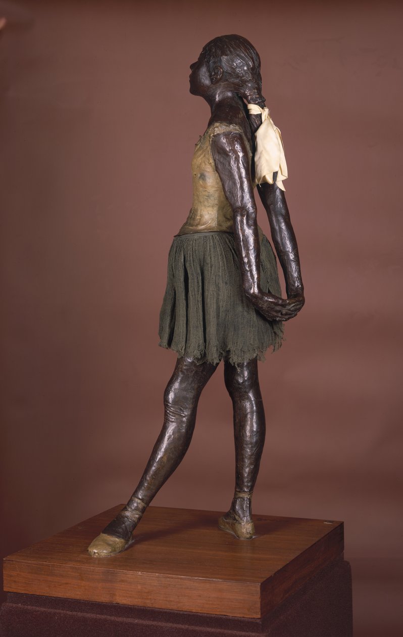 Balett-táncos, öltözve (bronz) alkotó: Edgar Degas