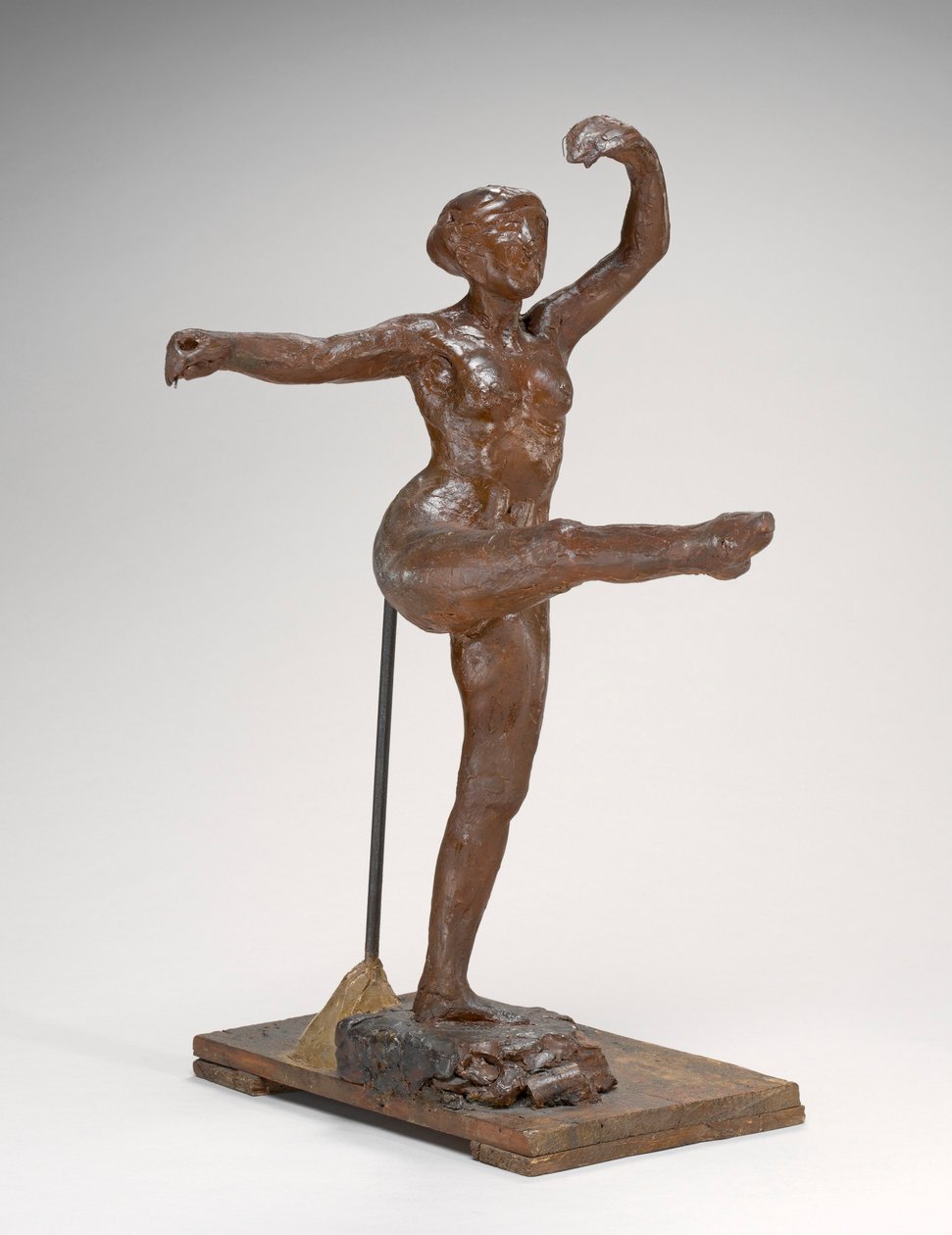 Negyedik pozíció elöl, a bal lábon, 1885-1890 körül (sárga barna viasz és gyurma) alkotó: Edgar Degas