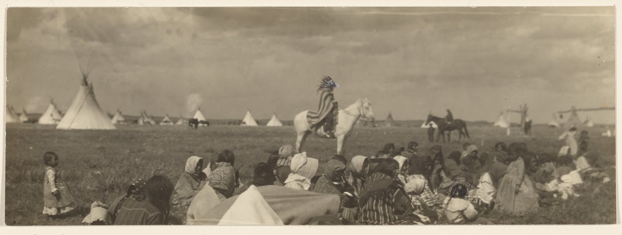 [The Crier - Piegan]. alkotó: Edward S. Curtis