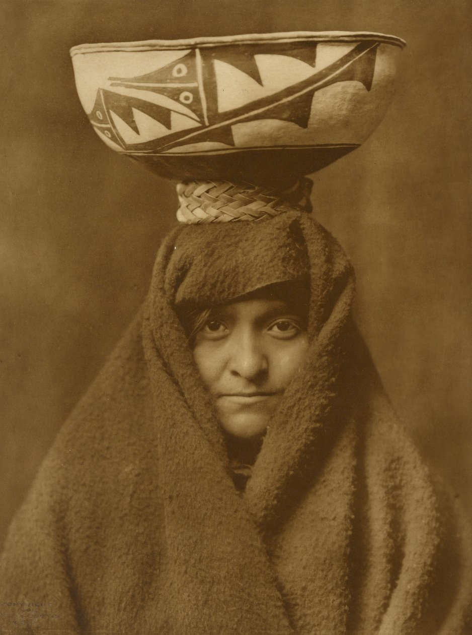 Zuñi nő alkotó: Edward Sheriff Curtis