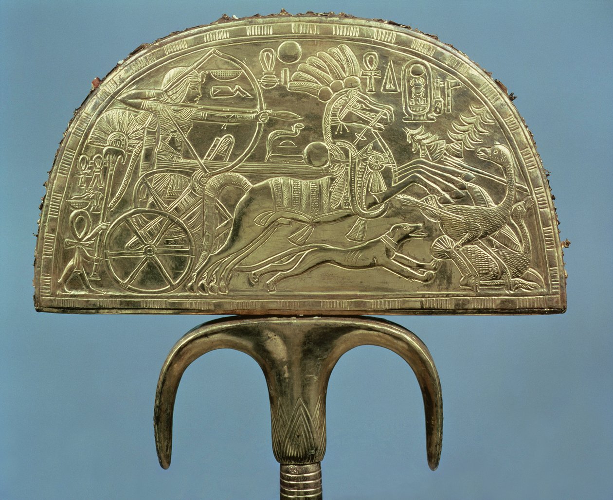 Strucctoll legyező Tutanhamon sírjából (Kr. e. 1370-1352) Új Királyság (annyal borított fa) (lásd még: 227989) alkotó: Egyptian 18th Dynasty