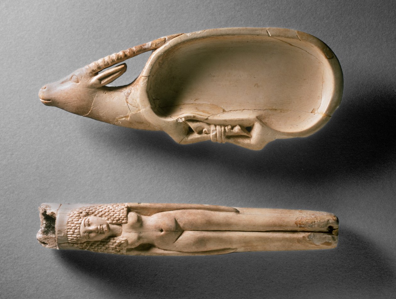 Kohl cső meztelen nőstény formájában és kozmetikai edény kőszálú kecske formájában, megkötött lábakkal, az 562. sírból, Qau alkotó: Egyptian 19th Dynasty