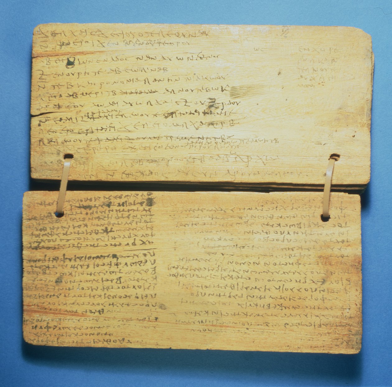 Iskolás munkafüzet görög írással (pigment és fa) alkotó: Egyptian Ptolemaic Period