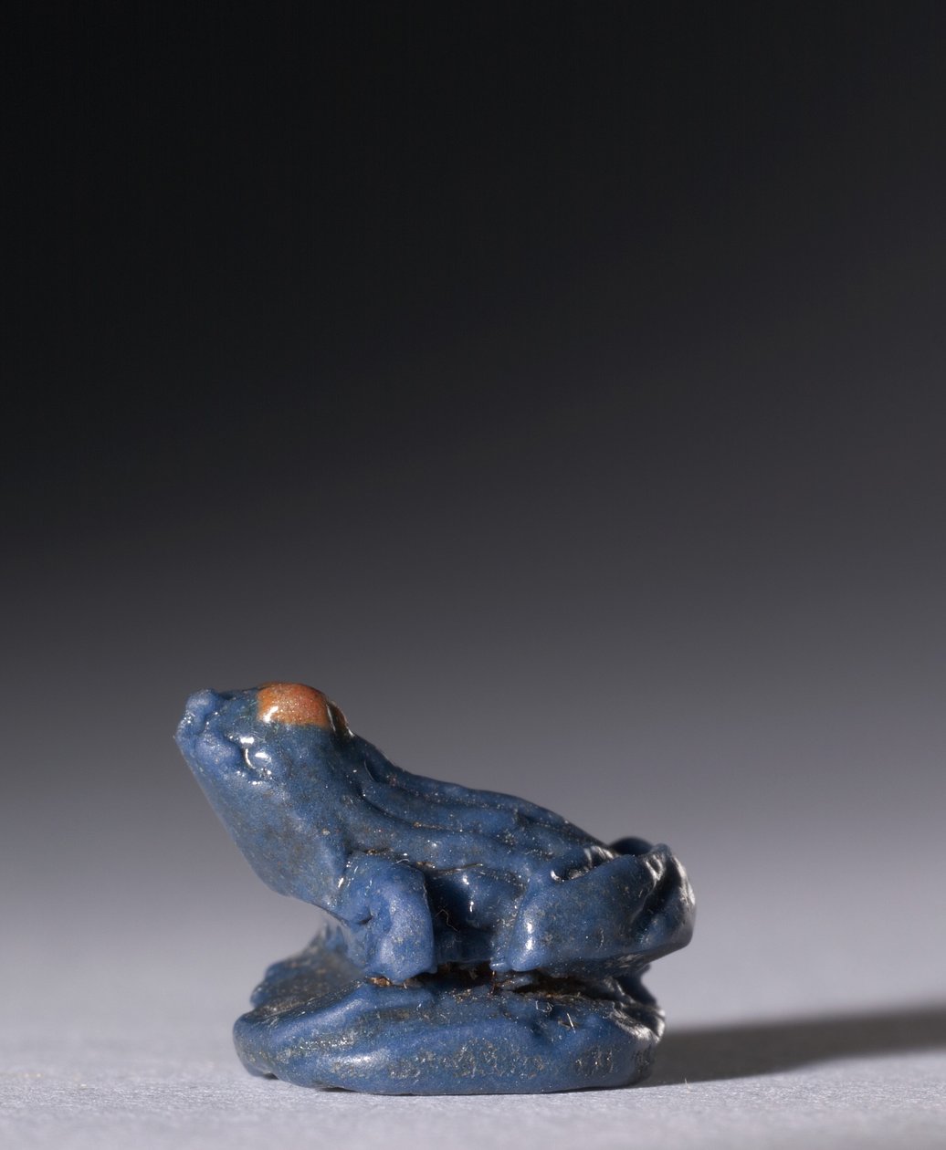 Béka amulett, ie 1380-1330 körül (polikróm fajansz) alkotó: Egyptian 18th Dynasty