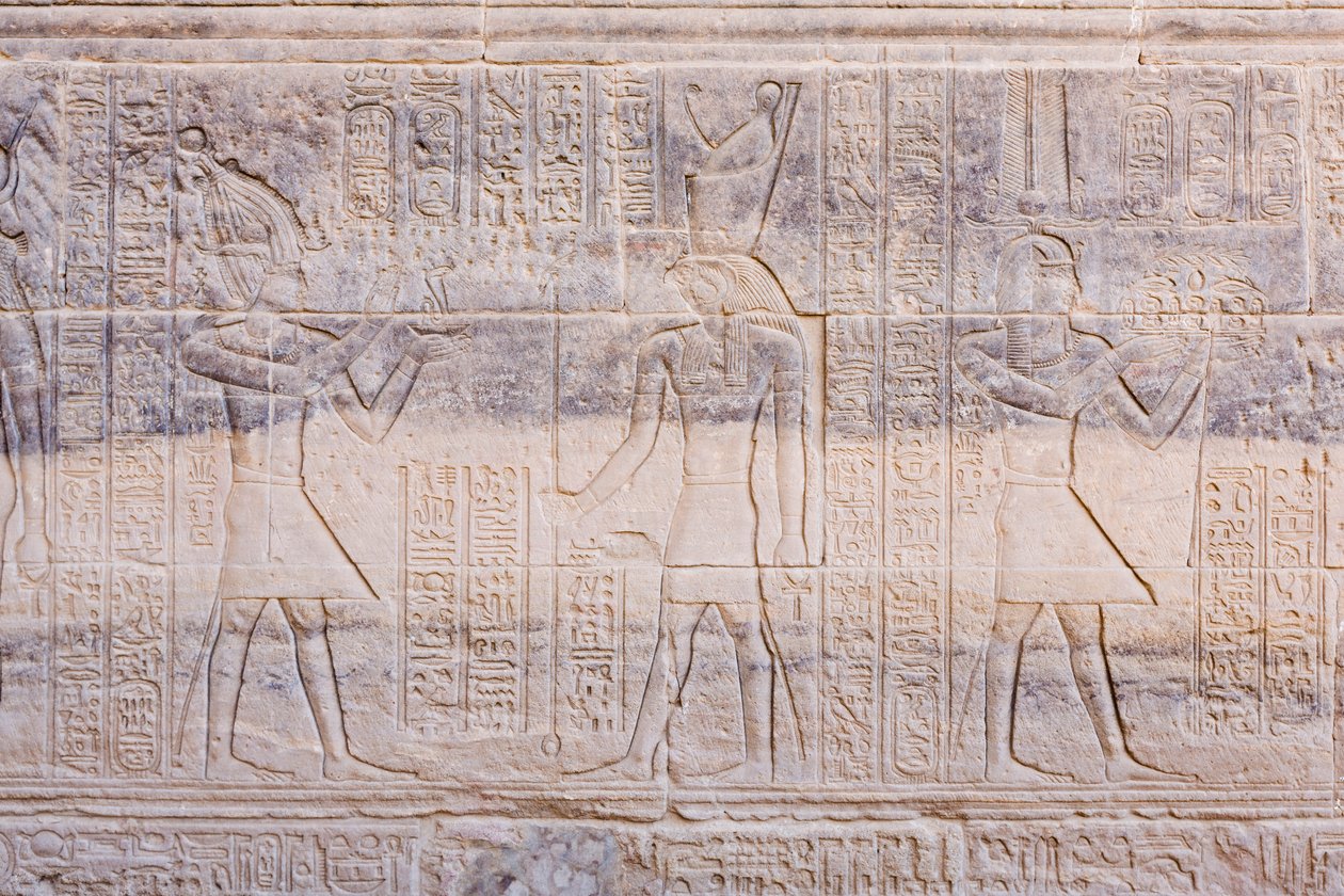 Domborművek a Philae templomban, Asszuán, Egyiptom alkotó: Egyptian 30th Dynasty