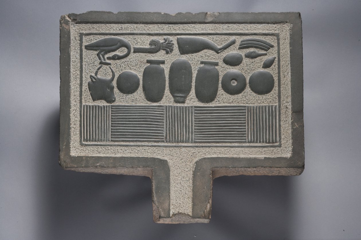 Felkínáló asztal (greywacke) alkotó: Egyptian Ptolemaic Period