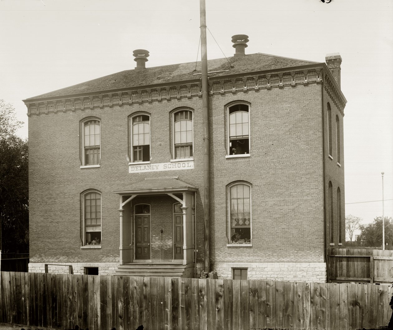 A Delaney Iskola 1911 előtt. Virginia Avenue és Bowen Street. (Színes iskola 6 -nak is nevezik). alkotó: Emil Boehl