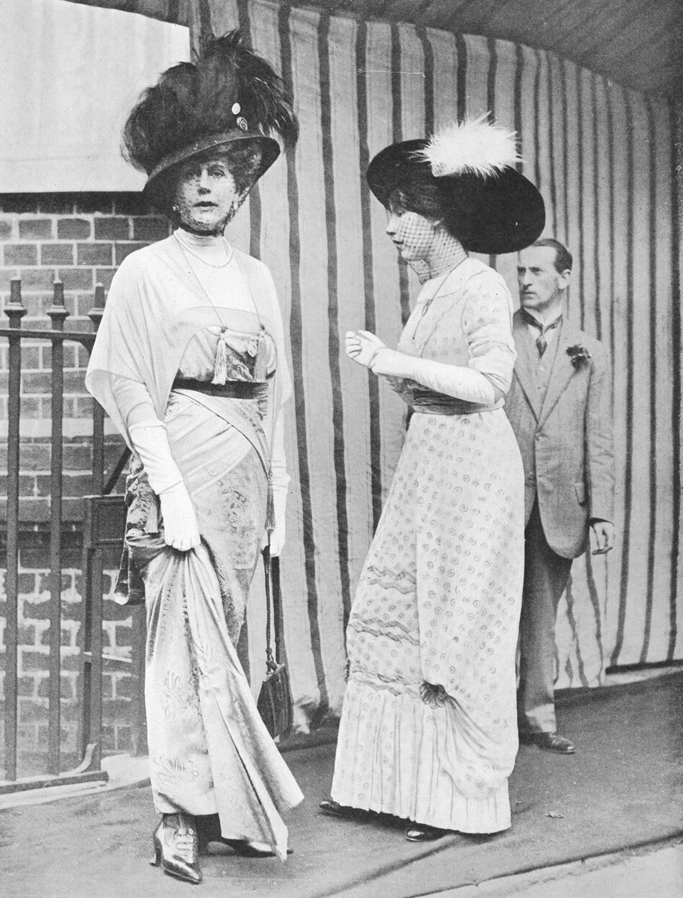 Alice Keppel és lánya, Violet Trefusius, 1912 alkotó: English Photographer