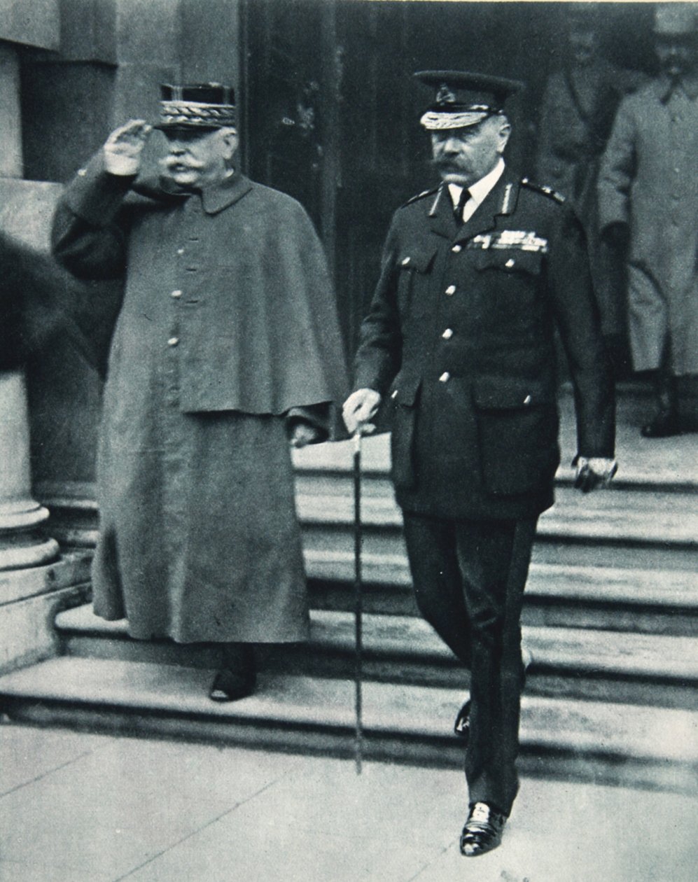 Brit háborús miniszter és francia Generalissimo: Lord Kitchener és Joffre tábornok, a The Illustrated War Newsból, 1916 alkotó: English Photographer