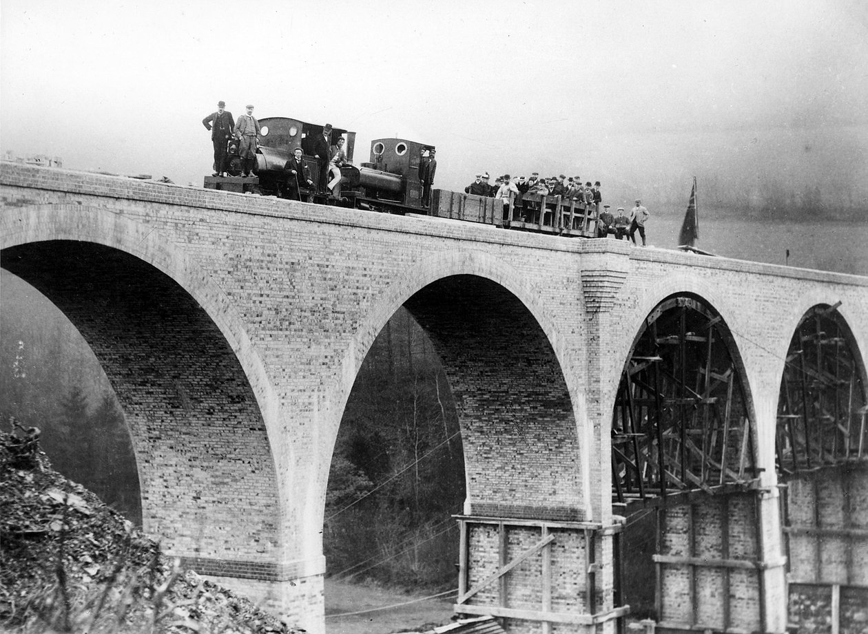 Chelfam viadukt építés alatt, 1897 körül alkotó: English Photographer