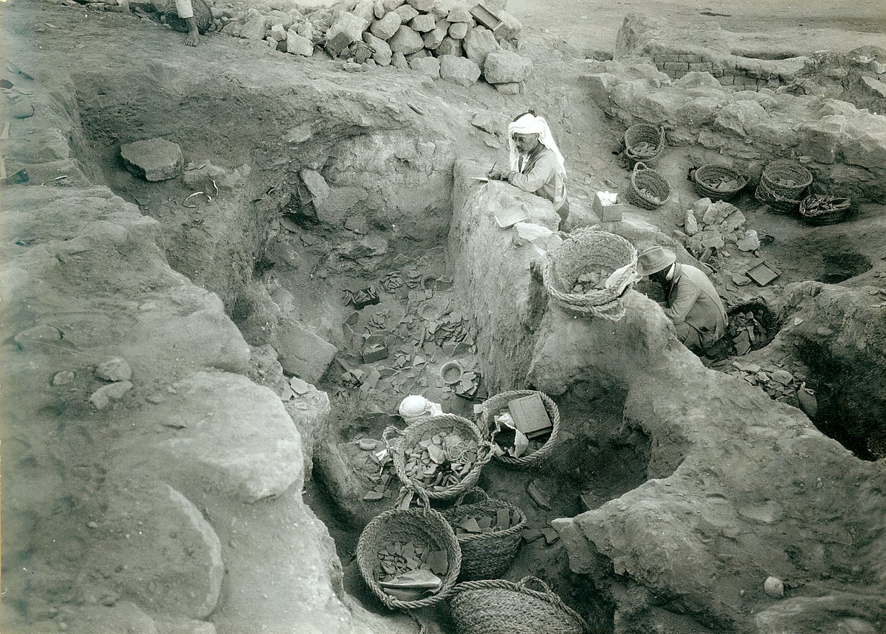 Garstang felvétele feltárt középső bronzkori (i.e. 2000-1500) raktárhelyiségek, 1930 alkotó: English Photographer