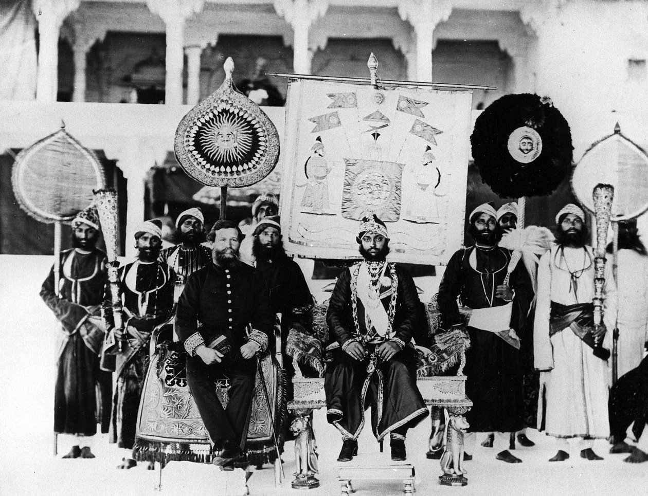 Az udaipuri Maharana beruházása India csillagával, 1871 alkotó: English Photographer