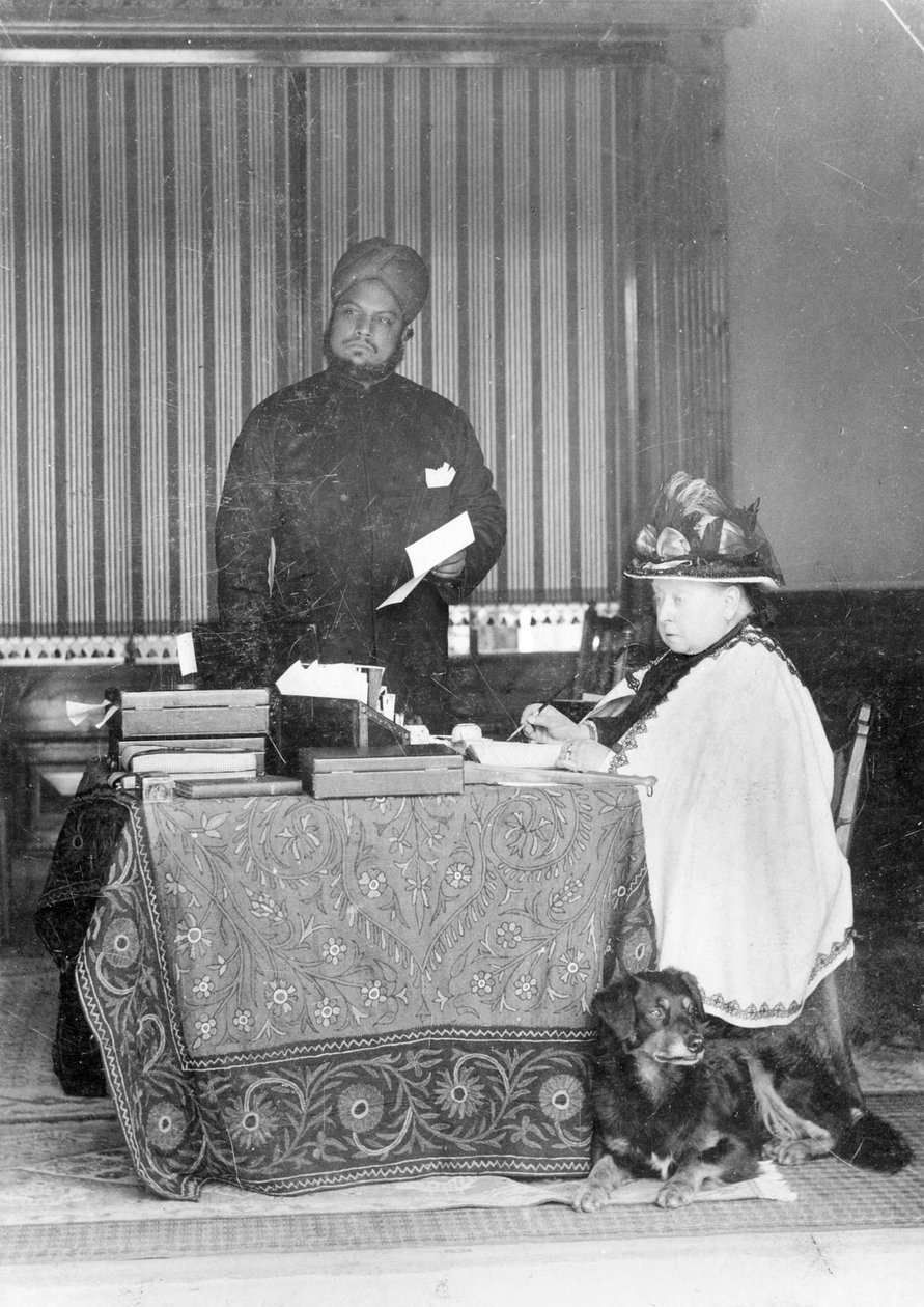 Viktória királynő, India császárnője és Abdul Karim A Munshi, 1894 körül alkotó: English Photographer