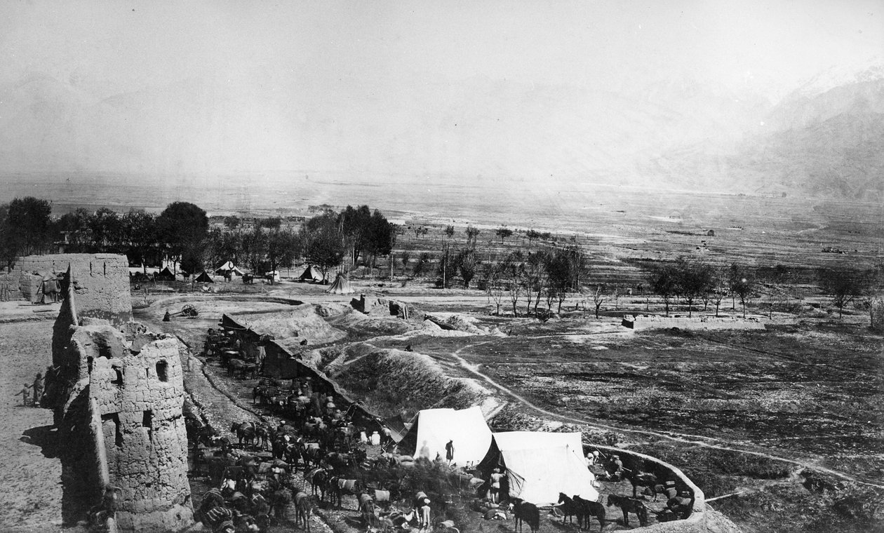 Egy katonai tábor jelenete a második angol-afgán háború idején, 1878-80 alkotó: English Photographer