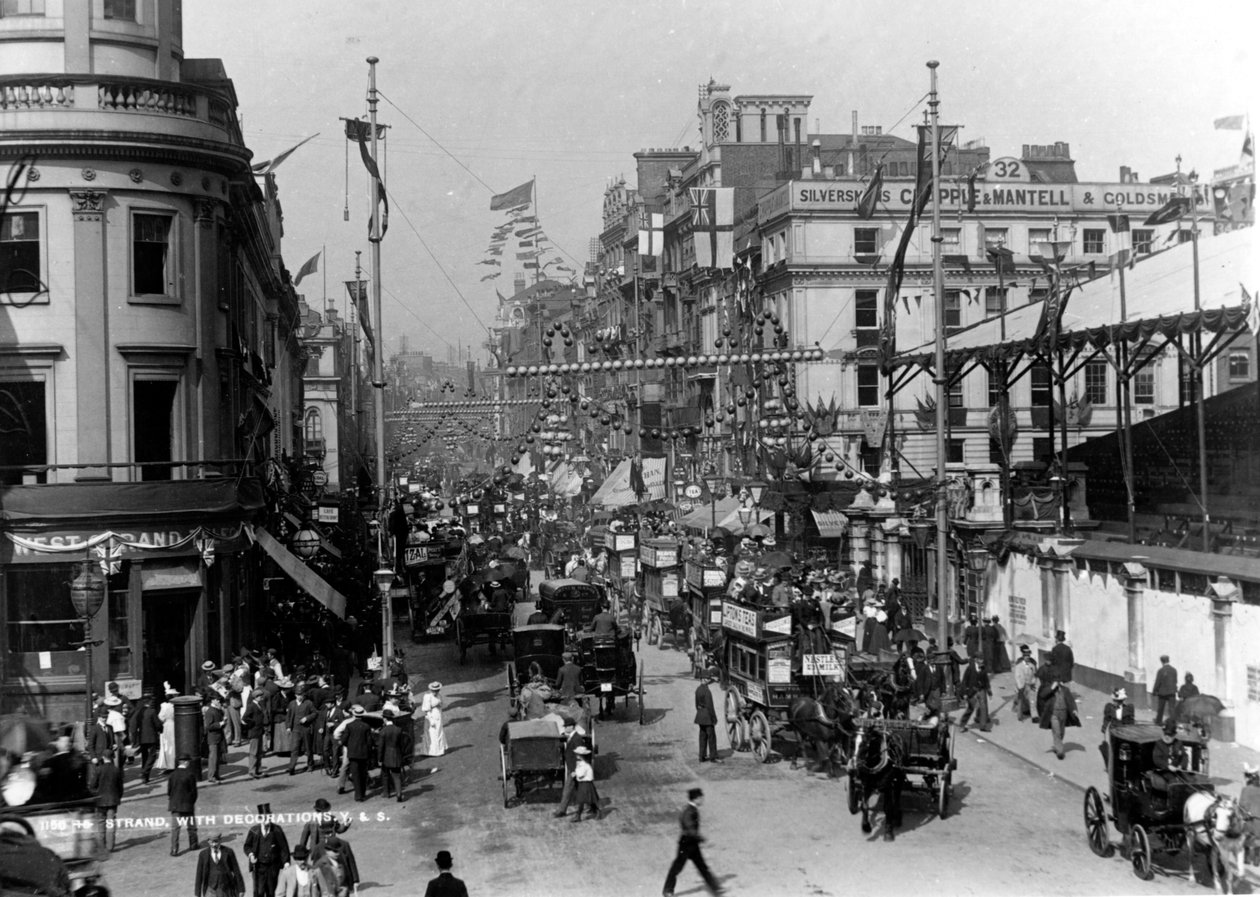 The Strand, London jubileumi díszekkel, 1897 alkotó: English Photographer