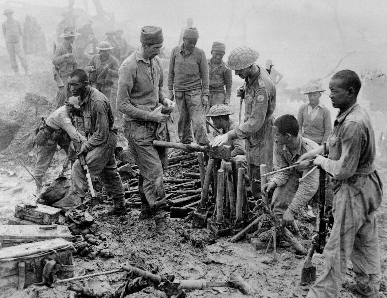 Scraggy elfoglalása az Imphal-Kohima csatában, 1944 alkotó: English Photographer