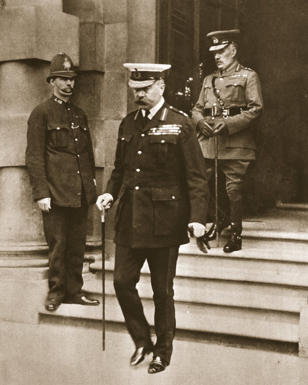 Lord Kitchener utolsó fényképe a The Illustrated War News-ból, 1916. június 14. (szépia fotó) alkotó: English Photographer