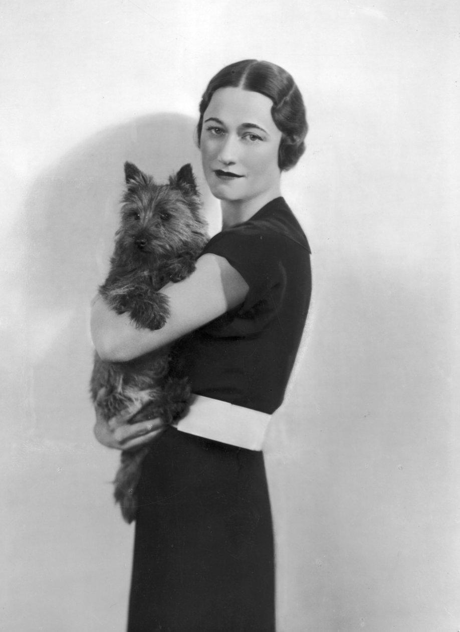 Wallis Simpson a kutyájával, 1935 alkotó: English Photographer