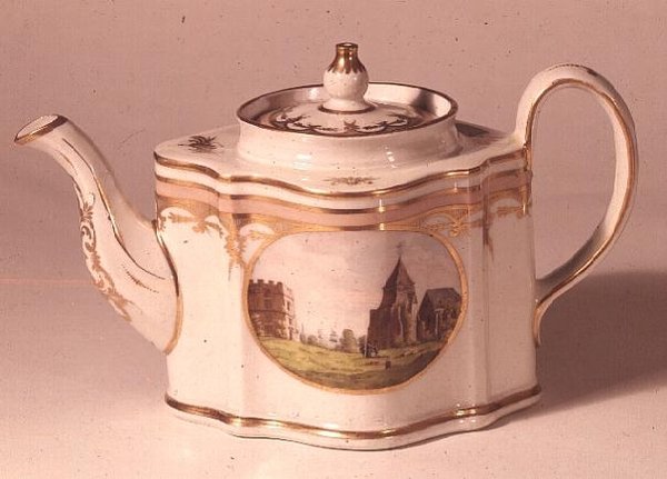 New Hall teáskanna, festve, kilátással a doveri kastélyra, 1800 körül (porcelán) alkotó: English School