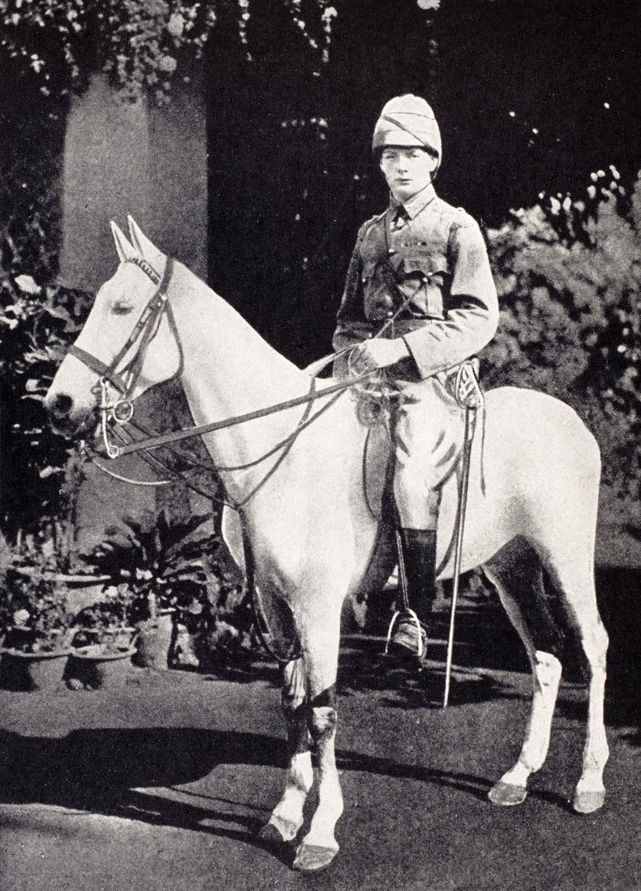 Winston Churchill lóháton az indiai Bangalore-ban 1897-ben a „Winston S. Churchill Roving Commission” című művéből, amelyet a Scribner