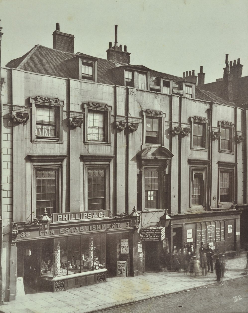 36-38 Aldersgate Street: Shaftesbury House, London, 1879 alkotó: English Photographer