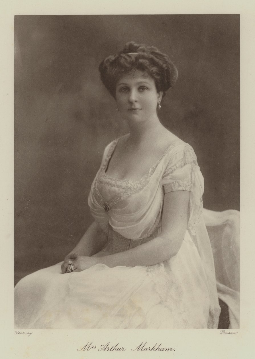 Mrs Arthur Markham (fekete-fehér fotó) alkotó: English Photographer