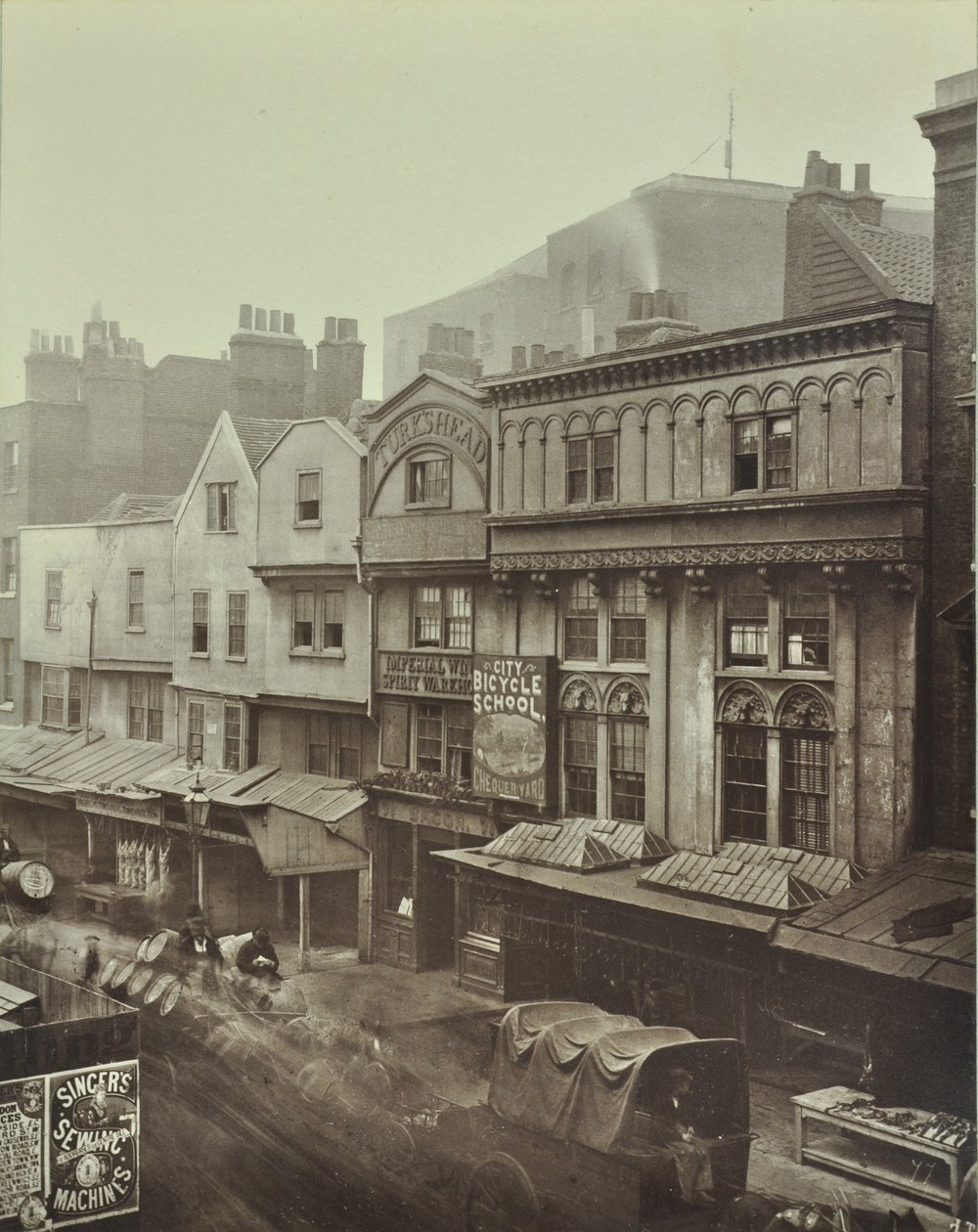 Turks Head, Aldgate, London, 1883 alkotó: English Photographer