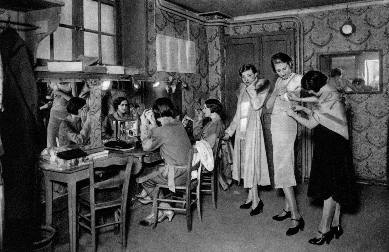 Modellek egy nagyszerű varrónál, Párizs, 1931 alkotó: Ernest Flammarion