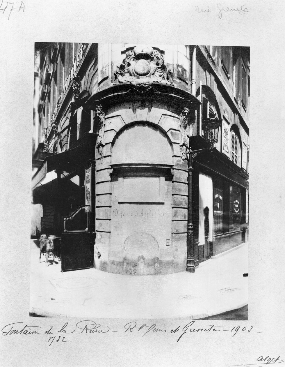 Fontaine de la Reine, rue Saint-Denis, Párizs, 1903 alkotó: Eugène Atget