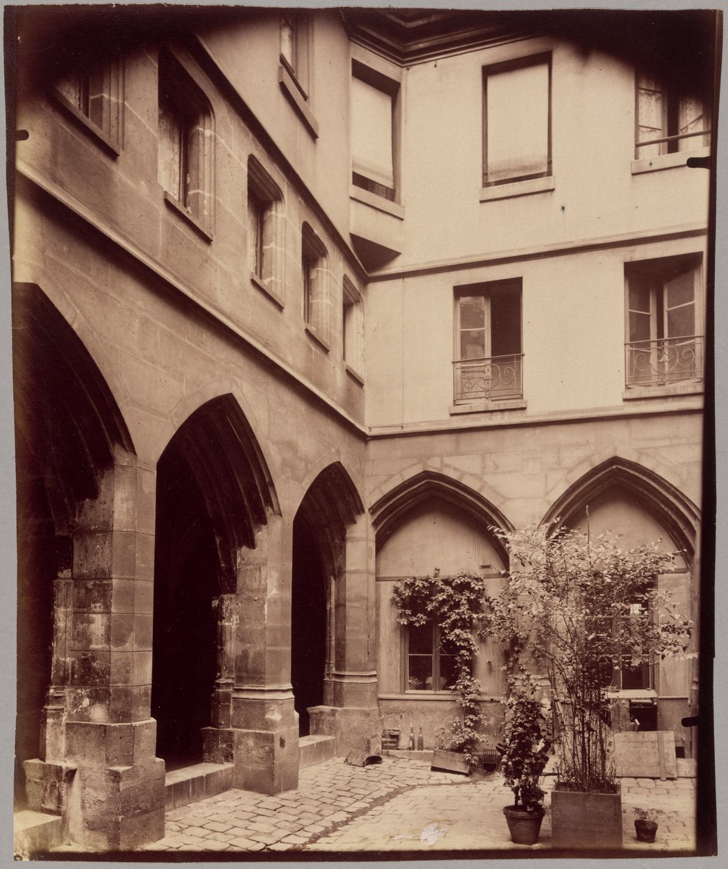 Cloître des Billettes, 24 rue des Archives alkotó: Eugène Atget