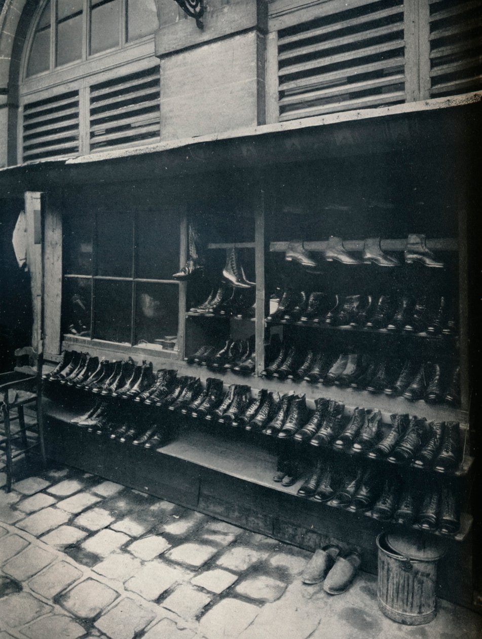 Régi cipők, c1877--1927, 1929 alkotó: Eugène Atget