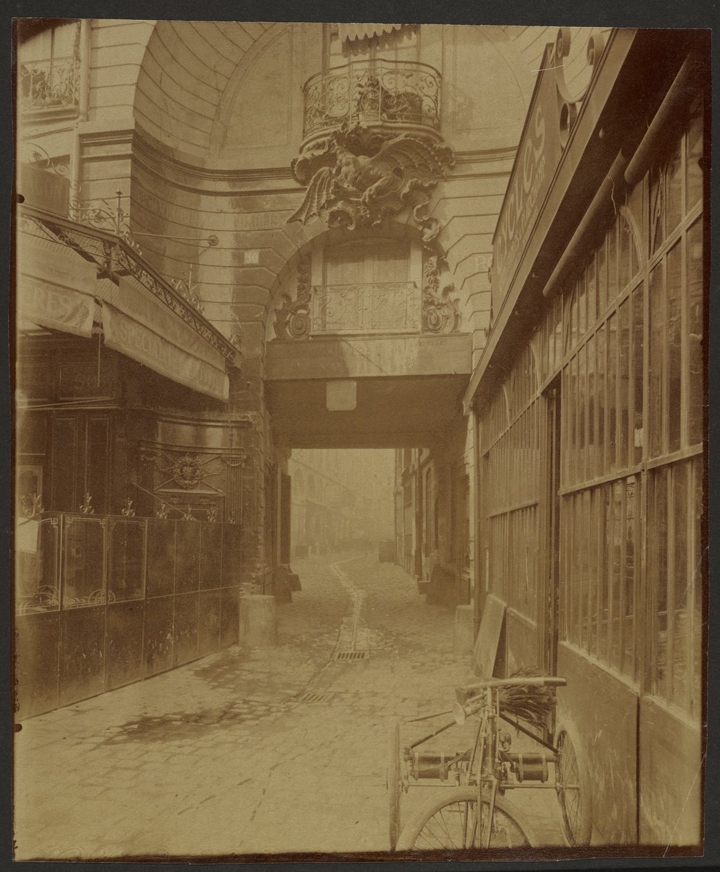Sárkánykapu alkotó: Eugène Atget