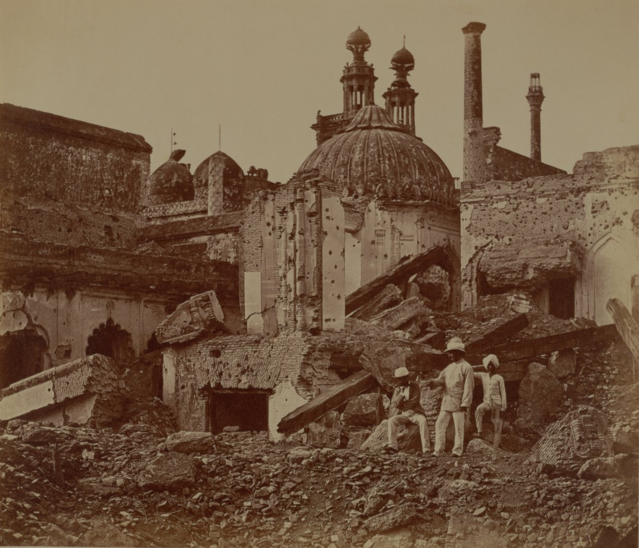Fort Lucknow az indiai lázadás után, 1857 alkotó: Felice Beato