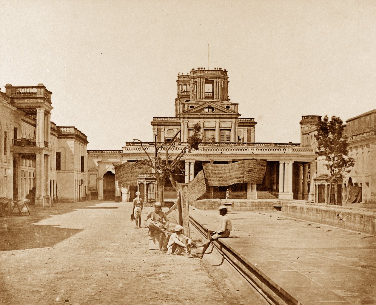 A Chutr Munzil belseje, Lucknow alkotó: Felice Beato