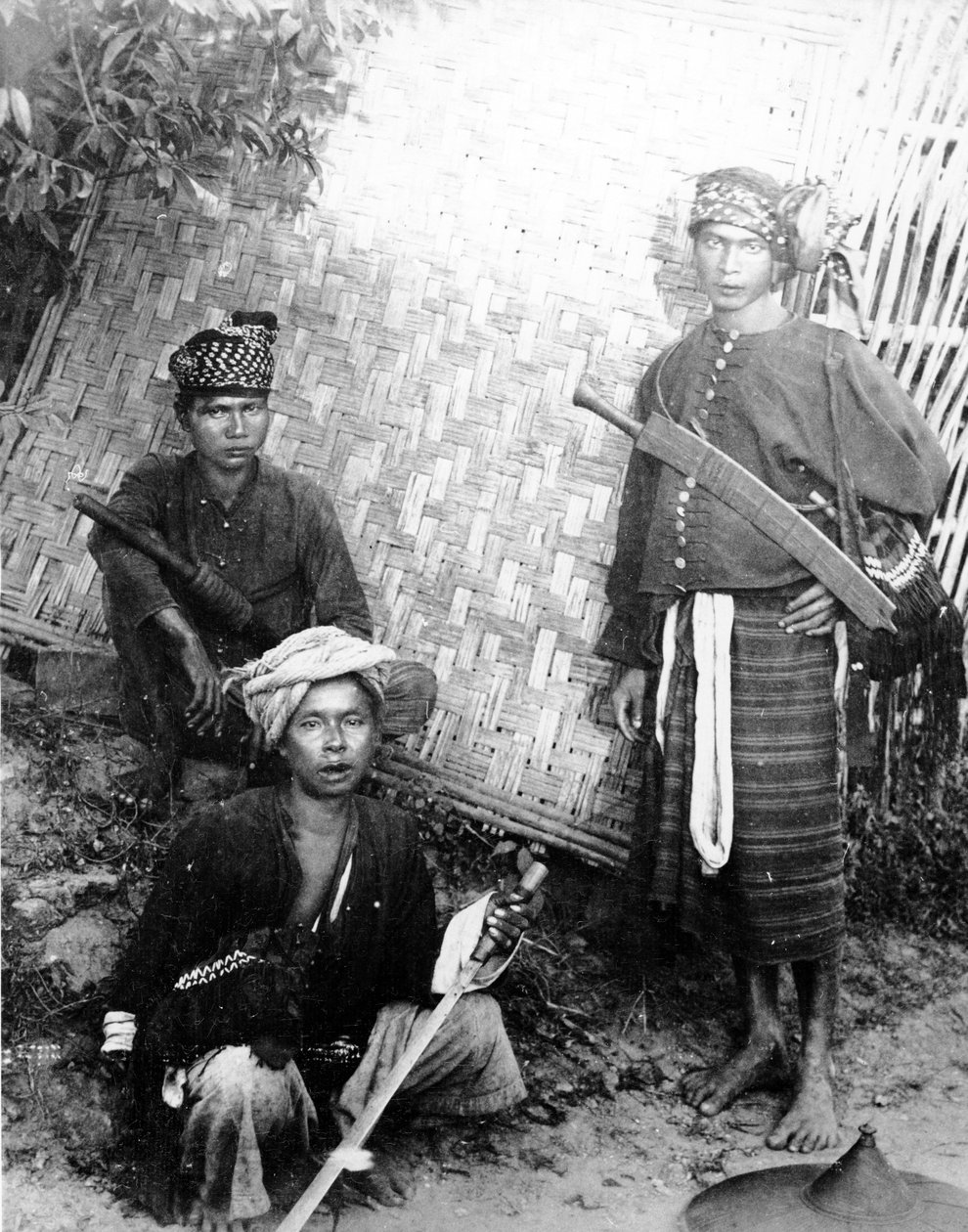 Kachin harcosok, 1898-91 körül alkotó: Felice Beato