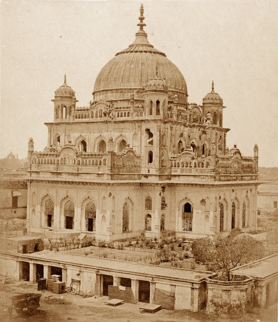 Szaadat Ali sírja a Kaiserbagh palotában, Lucknow, 1858 alkotó: Felice Beato