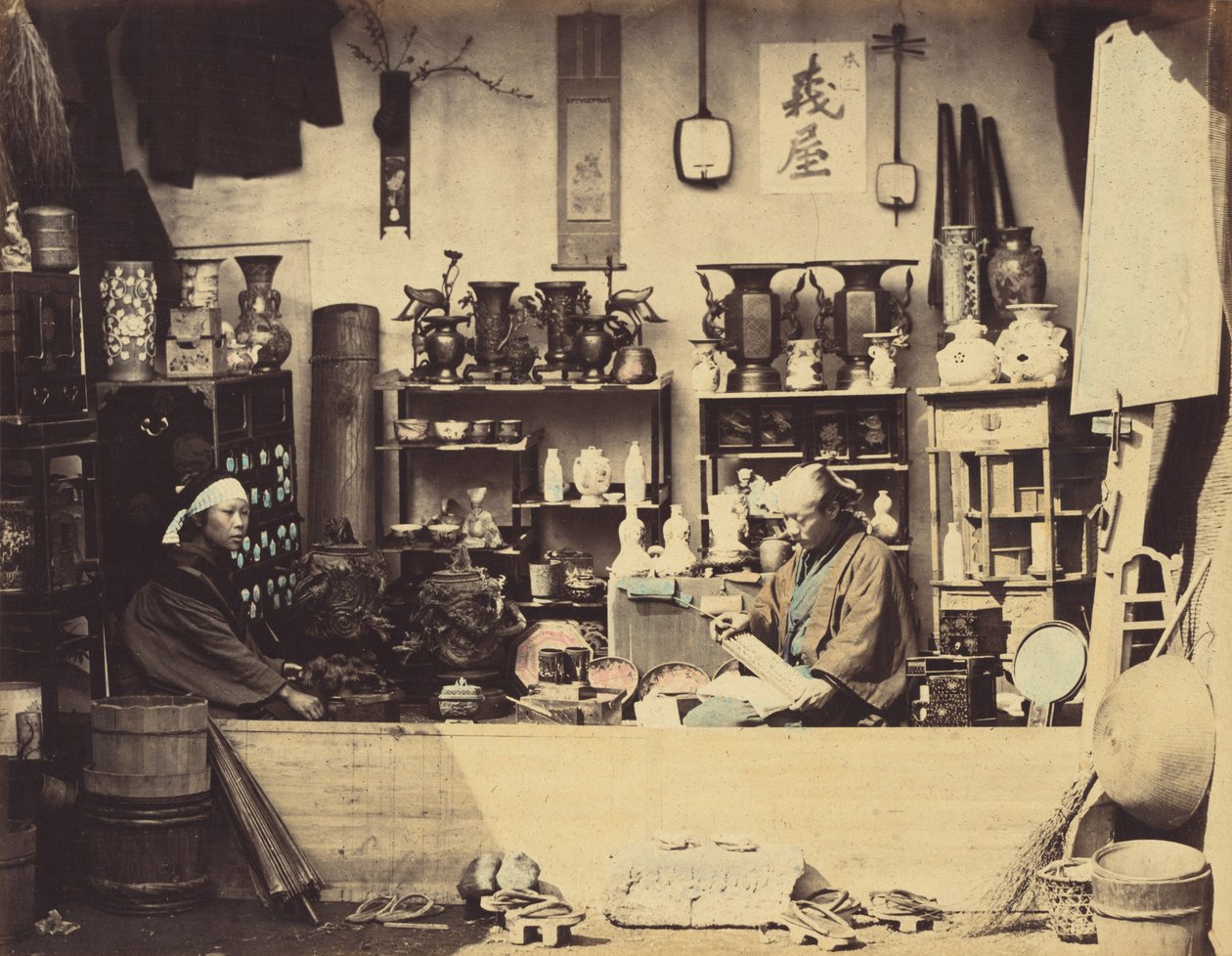 Curio Shop, c. 1865. alkotó: Felice Beato