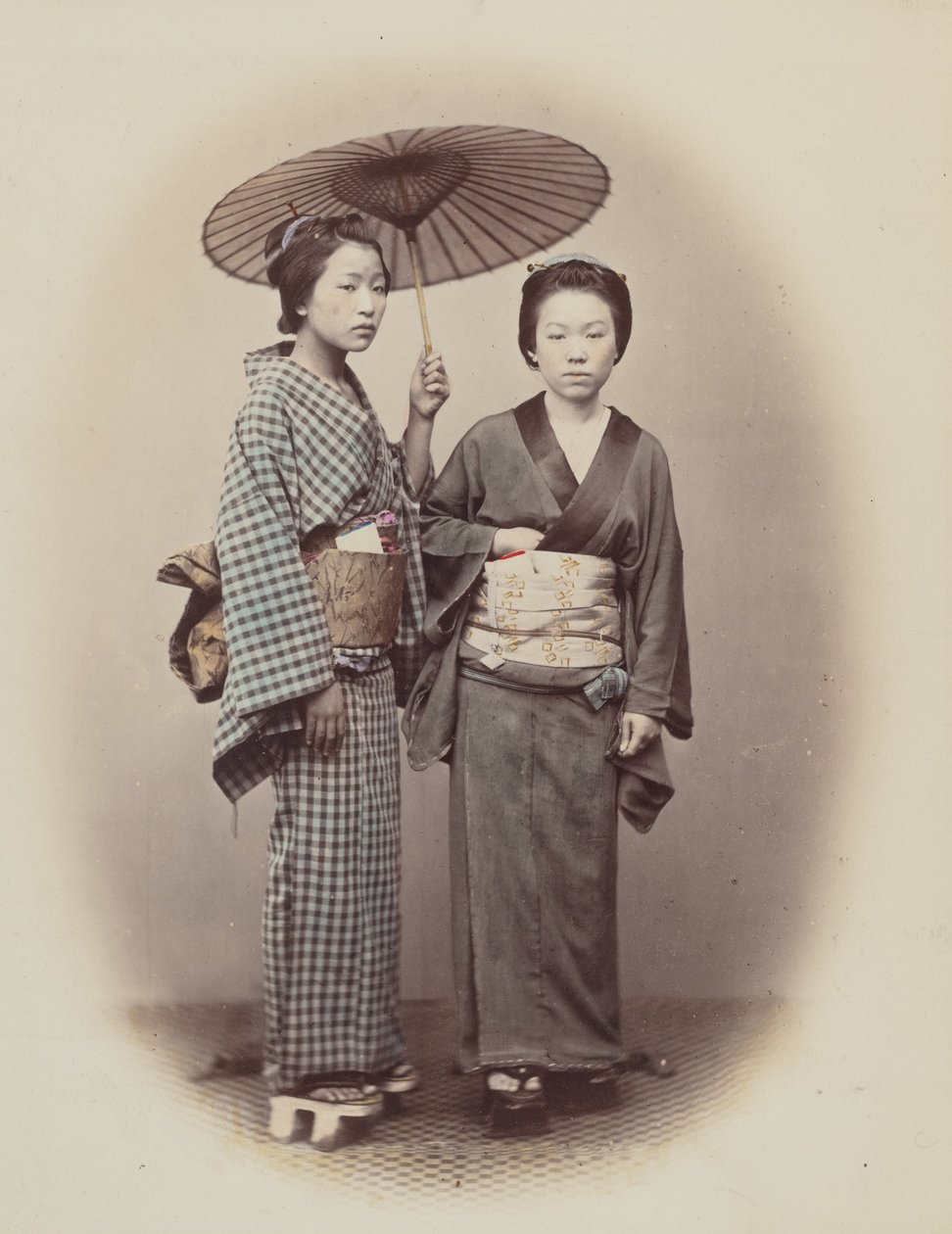 Sétálni, 1868. alkotó: Felice Beato